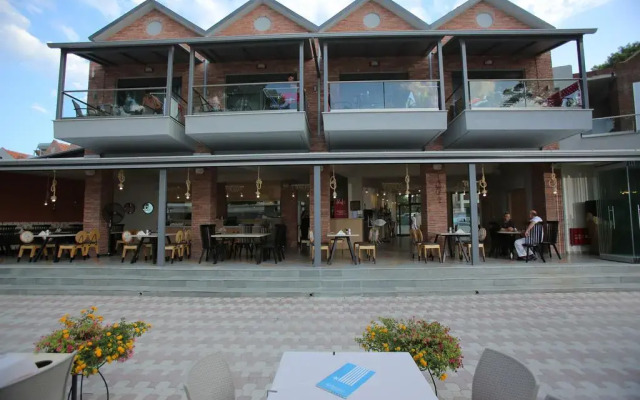 Отель Flegra Beach Boutique Apartments Греция, Кассандра - отзывы, цены и фото номеров - забронировать отель Flegra Beach Boutique Apartments онлайн вид на фасад