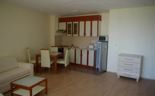 Апартаменты GT Riviera Fort Beach Apartments Равда комната для гостей