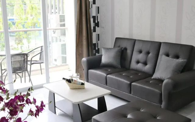 Апартаменты The Place Pratumnak by Pattaya Rental Apartments Паттайя комната для гостей