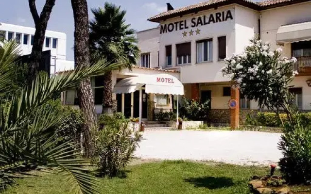 Отель Motel Salaria вид на фасад