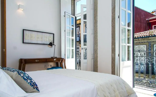 Апартаменты Liiiving In Porto-blue Flower Apartment Порту комната для гостей