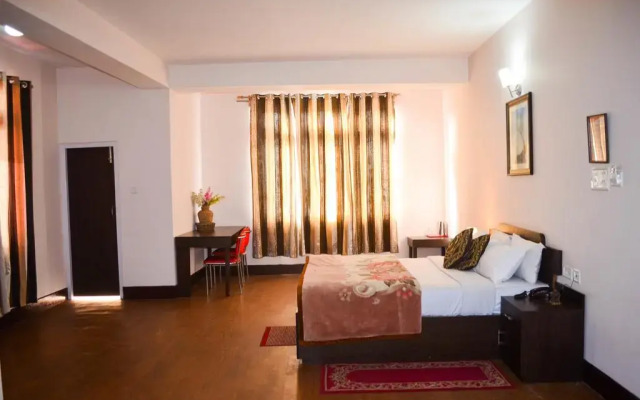 Отель FabHotel Red Cherry Residency M.G Marg комната для гостей