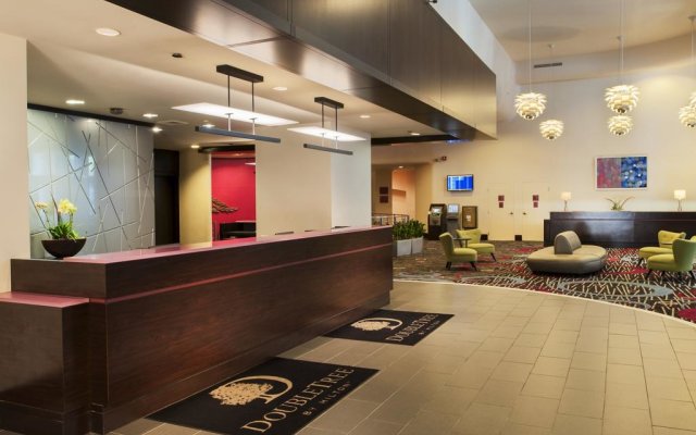DoubleTree by Hilton Chicago - Magnificent Mile 0