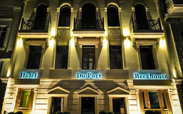Du Port Hotel Баку вид на фасад