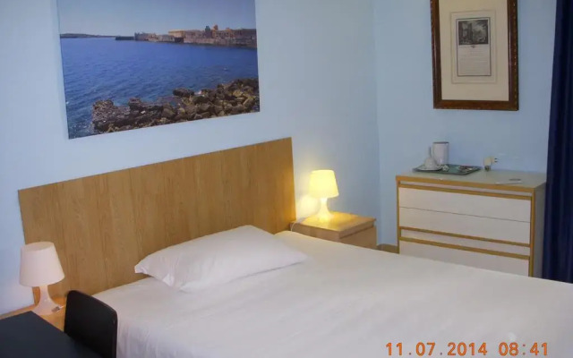 Отель B&B Neapolis Сиракуза комната для гостей