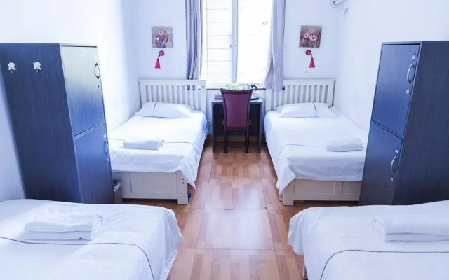 Chengdu Traffic Youth Hostel комната для гостей