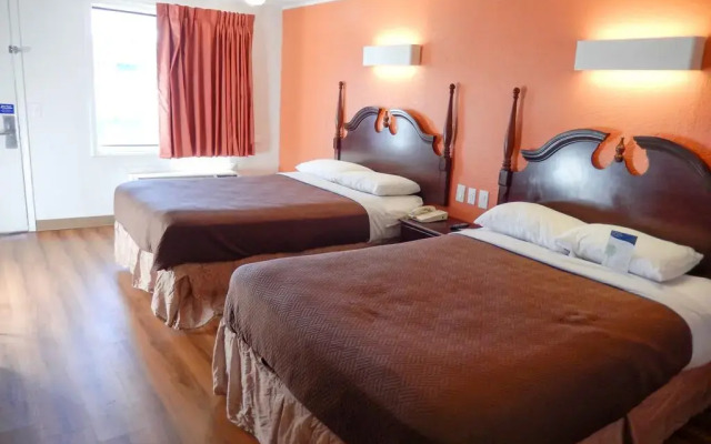 Отель Budget Inn Columbus West комната для гостей