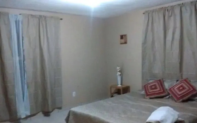 Отель Rosarito Rustic Downtown House комната для гостей