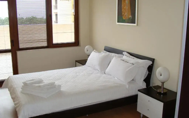 Апартаменты Golf Apartments Балчик комната для гостей