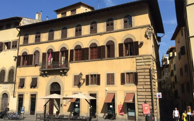 Отель Piazza Pitti Palace вид на фасад