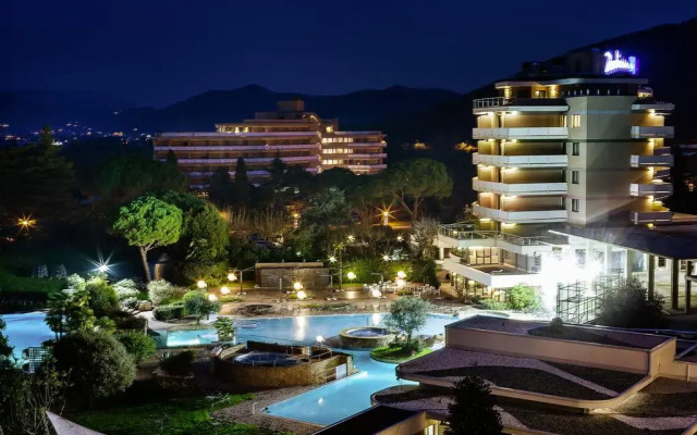 Отель Radisson Blu Majestic Hotel Galzignano Италия, Региональный парк Colli Euganei - отзывы, цены и фото номеров - забронировать отель Radisson Blu Majestic Hotel Galzignano онлайн вид на фасад