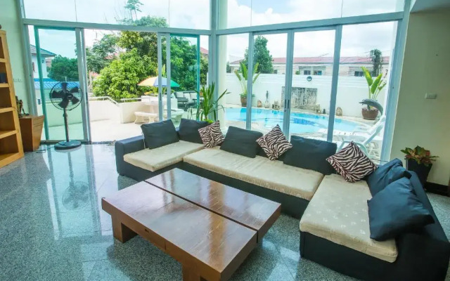 Отель Penthouse Pool Villa Pattaya Паттайя комната для гостей