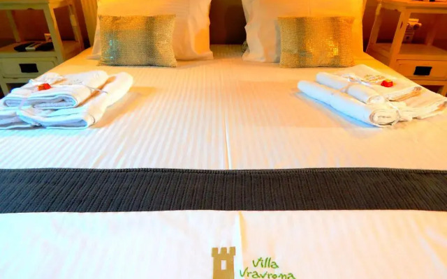 Отель Villa Vravrona Tower & Suites комната для гостей