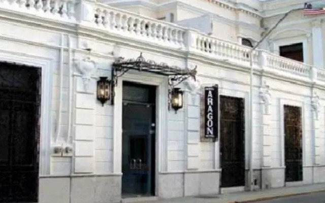 Hotel Aragon вид на фасад