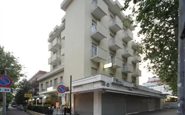 Oxford Hotel вид на фасад