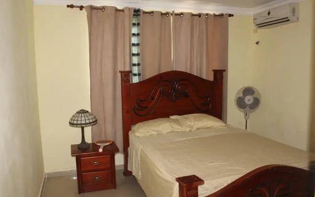 Отель Shirley's Beach Place комната для гостей