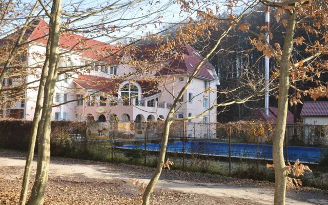 Гостиница Курорт Солнечная Поляна вид на фасад