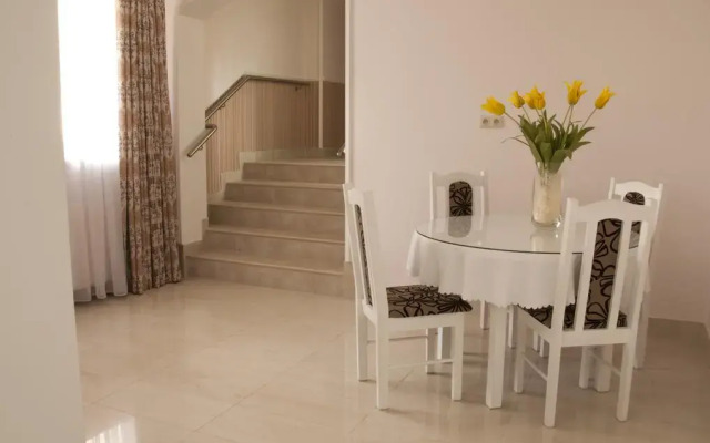 Отель Bussines Travel House Pokoje Goscinne Варшава комната для гостей