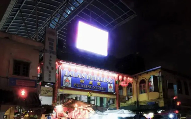 Cosmo Hotel Kuala Lumpur вид на фасад