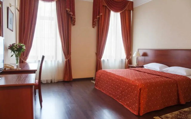 Kritik otdy`xaet na Nevskom