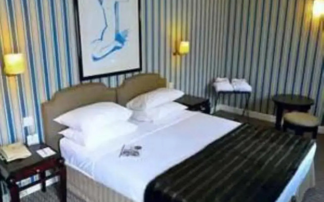Hotel Jardin De L'odeon комната для гостей