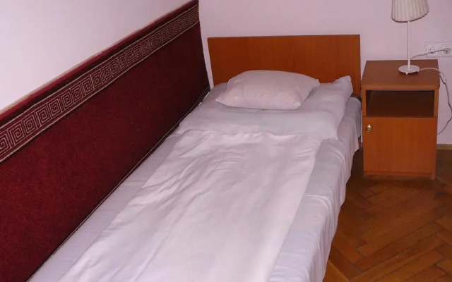Hostel & Hotel Makrovilag Feher Pava Будапешт комната для гостей