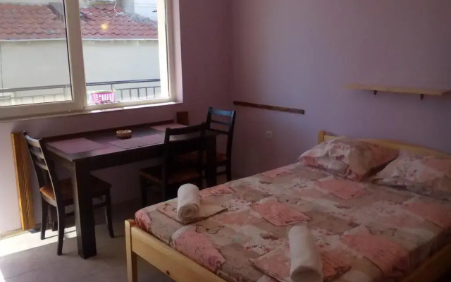 Отель Guest House Villa Yavorov 2 Поморие комната для гостей