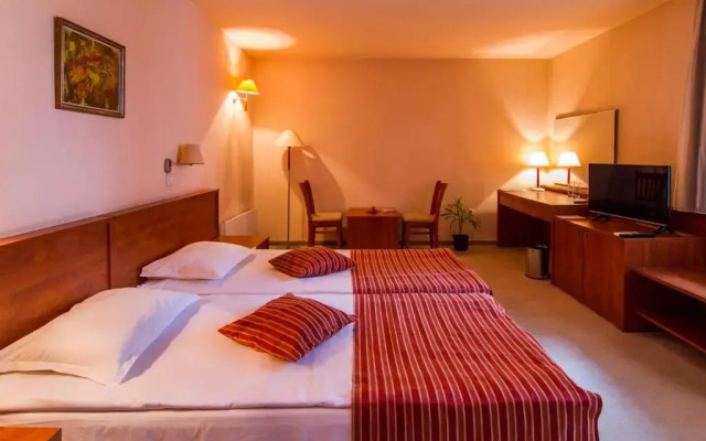 Отель Plaza Hotel Болгария, Варна - отзывы, цены и фото номеров - забронировать отель Plaza Hotel онлайн комната для гостей
