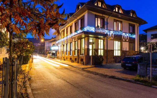 Teteven Hotel вид на фасад