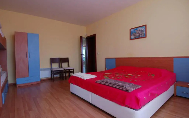 Отель Penthouse Iglika Front Beach комната для гостей