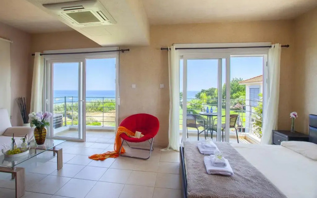 Отель Beachfront villa Del Mare Кипр, Протарас - отзывы, цены и фото номеров - забронировать отель Beachfront villa Del Mare онлайн комната для гостей