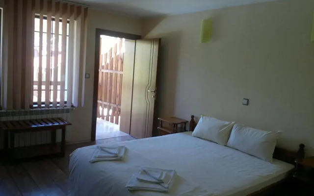 Отель Rozhena Hotel Болгария, Сандански - отзывы, цены и фото номеров - забронировать отель Rozhena Hotel онлайн комната для гостей