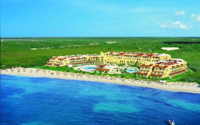 Отель Secrets Capri Riviera Cancun пляж