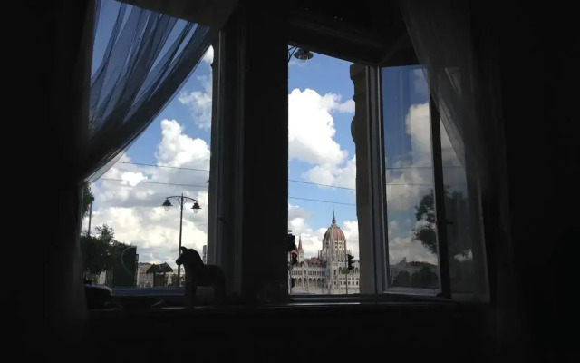 Отель Downtown Parliament View Будапешт комната для гостей