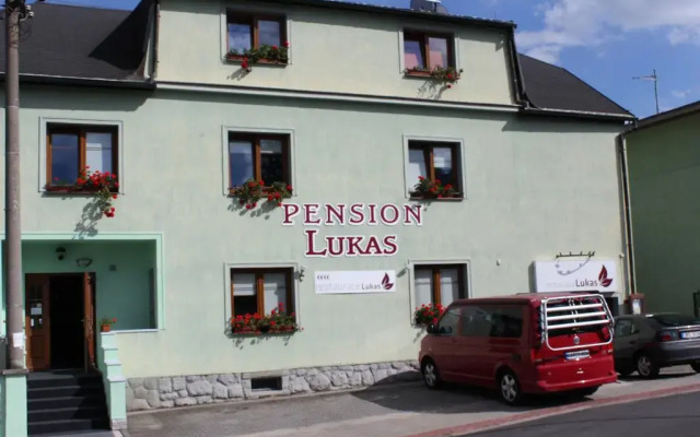 Отель Pension Lukas вид на фасад