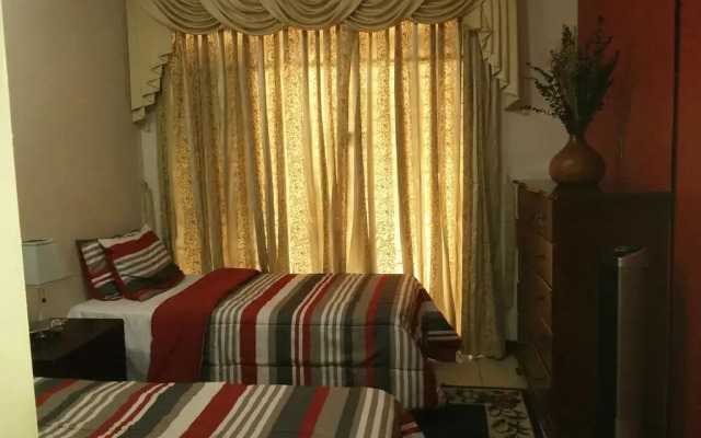 Отель Sweet Kensville комната для гостей