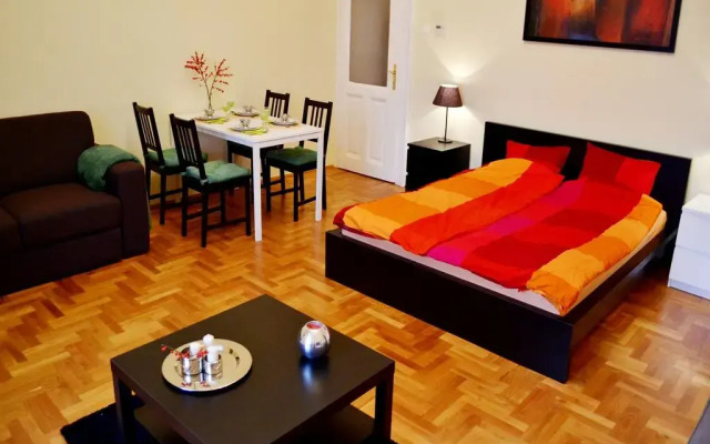 Отель Caesar Apartman комната для гостей