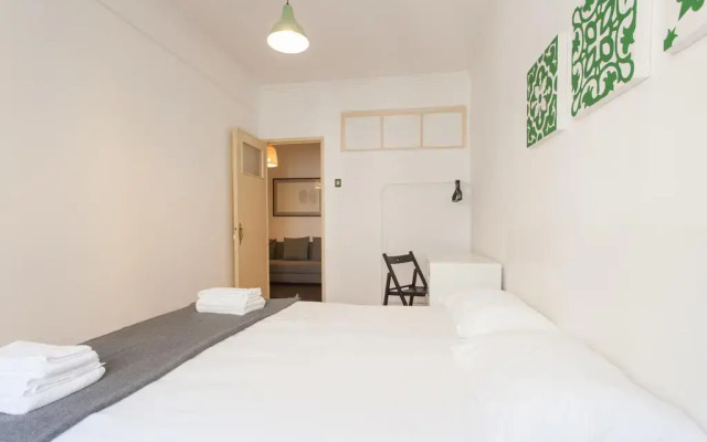 Отель Bed at Lisbon Graça комната для гостей