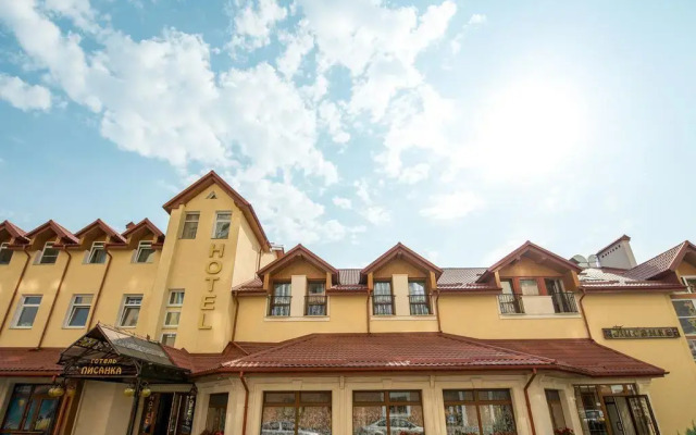 Hotel and Restaurant Pysanka вид на фасад