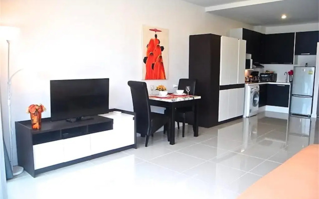 Апартаменты Chic Karon Studio Sea View комната для гостей