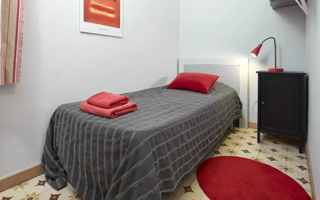 Отель Magic Fountain Apartments Испания, Барселона - отзывы, цены и фото номеров - забронировать отель Magic Fountain Apartments онлайн комната для гостей