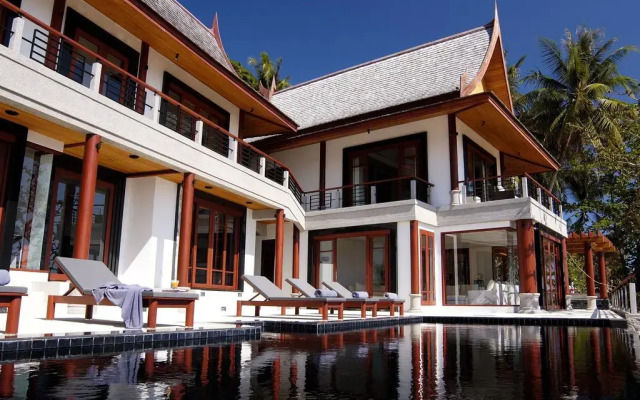 Отель Ultimate Beach Villa вид на фасад