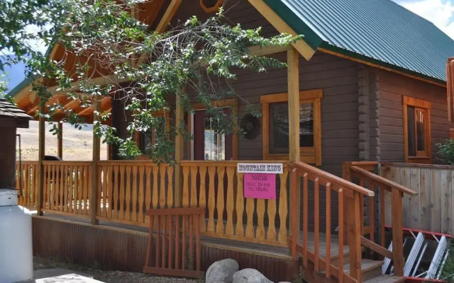 Yellowstone Cabins Mammoth Hot Springs United States Of America