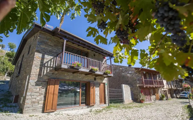 Отель Casa da Portela вид на фасад