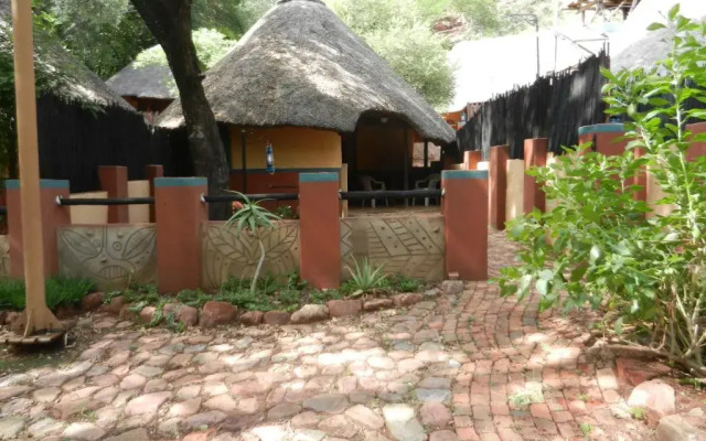 Отель Mashovhela Bush Lodge вид на фасад
