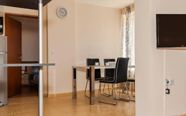 Апартаменты Europe Apartments Поморие комната для гостей