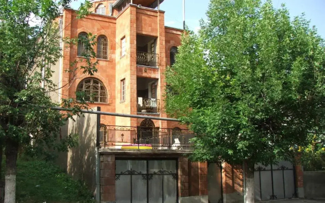 Отель Магнит вид на фасад