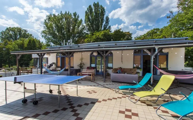Island Hostel Adults only Будапешт детские мероприятия
