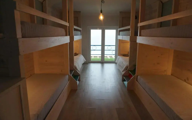Отель Chill in Ericeira Surf House комната для гостей