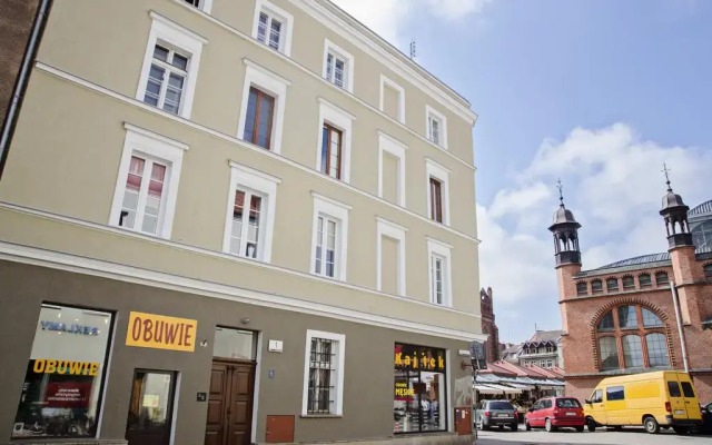Отель Apartament La Plaza Stare Miasto вид на фасад